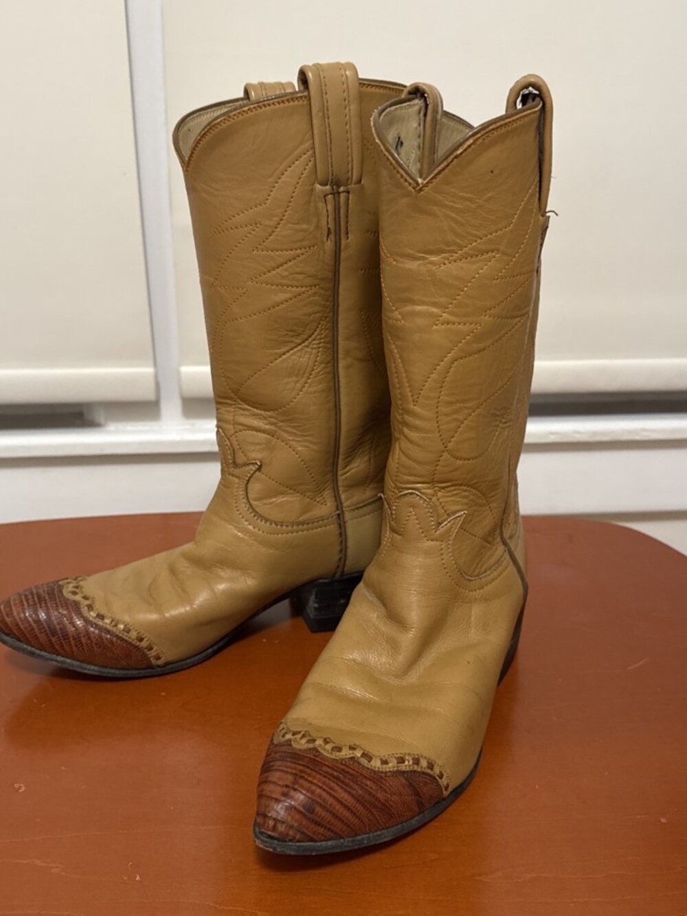 Vintage TONY LAMA Tan Leather Exotic Pointed Toe Western Boots Shoes Wmn 4/5?